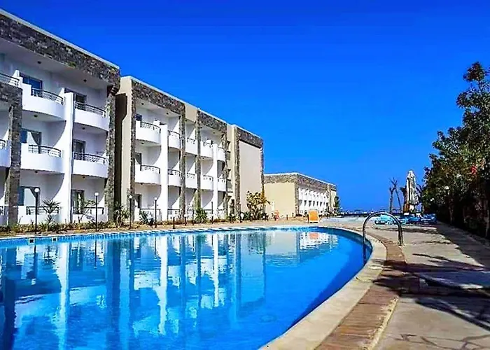 Apartment Furnished & Kitchen Seaview Beachfront Near Airport *