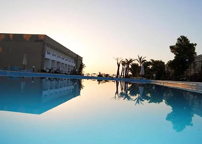 Apartment Furnished & Kitchen Seaview Beachfront Near Airport Hurghada