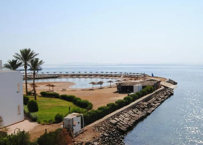 Apartment Furnished & Kitchen Seaview Beachfront Near Airport *