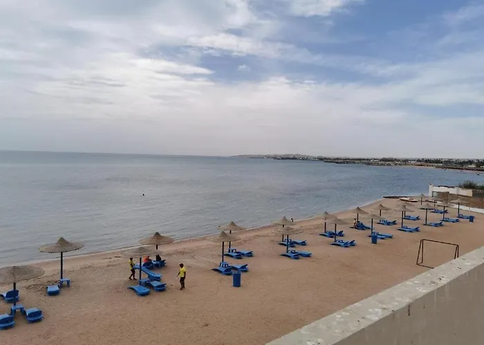 Apartment Furnished & Kitchen Seaview Beachfront Near Airport
